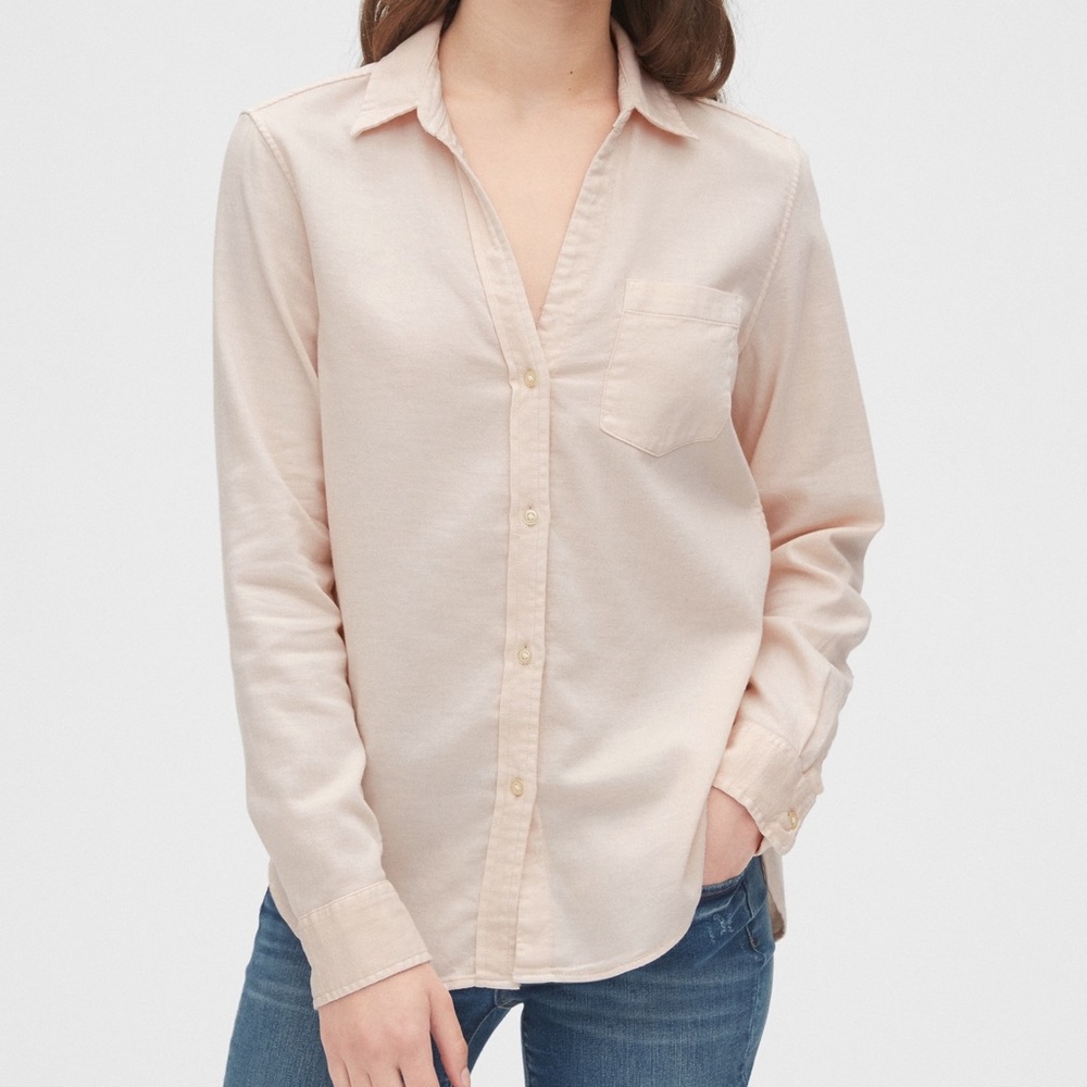 ⛱️ 2/20$ Calvin Klein button up size medium 100% viscose in light pink colour. - Picture 3 of 8